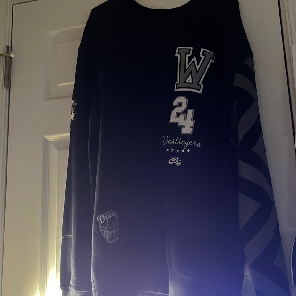 Nike long sleeve sweater in black  size XL slightly used